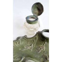 Groen gepatineerde tinnen inktstel. Gesigneerd Brossy. Cira 1900